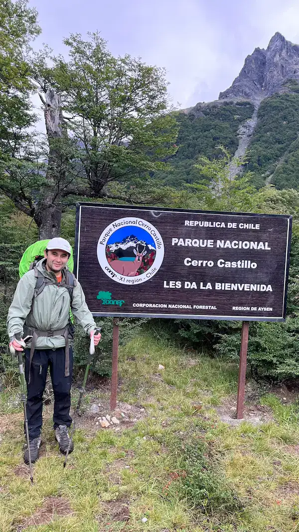 Sendero de entrada al Parque Nacional Cerro Castillo — Día 1 Las Horquetas